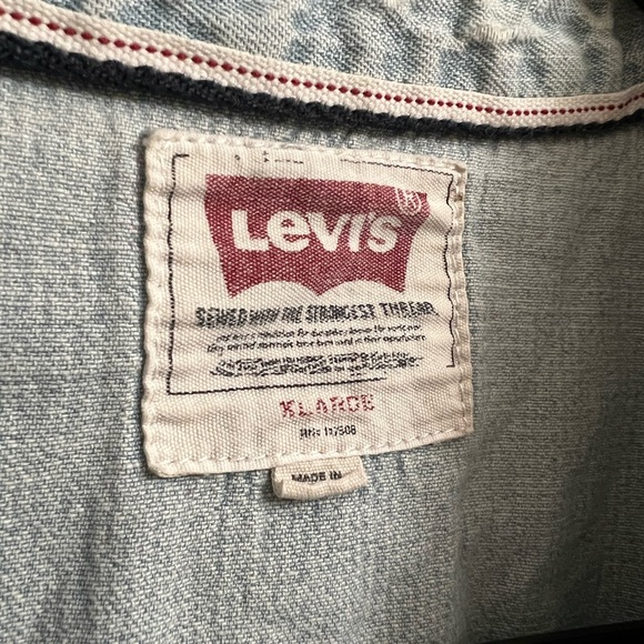 SOLD SOLD SOLD Levi’s button up denim western shirt - Picture 5 of 5